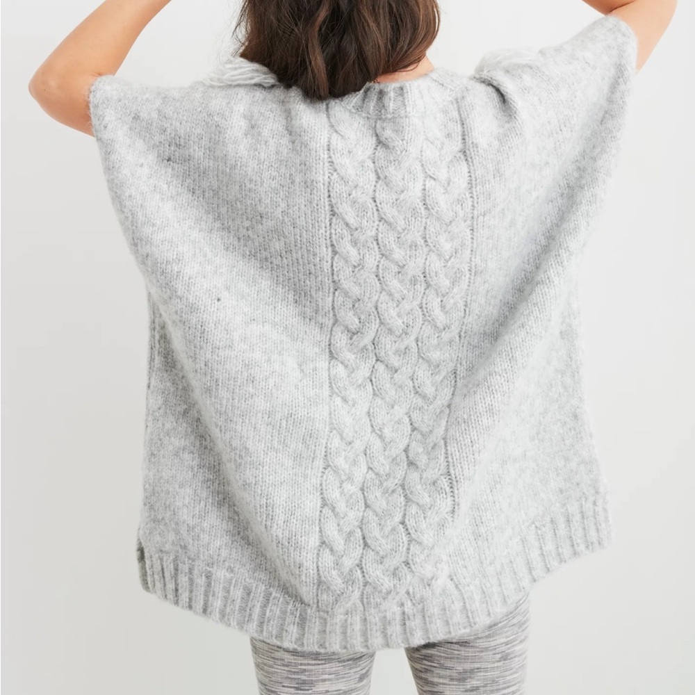Aerie New Gray Boxy Cable Knit Fringe Cable Oversized Poncho Pullover Size XS S - Picture 2 of 8